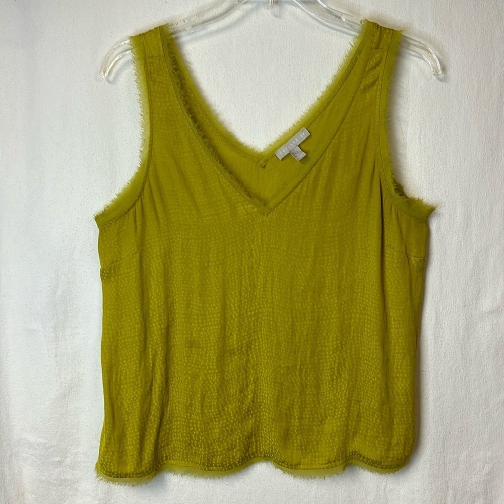 Chelsea 28 Women’s Tank Top Size L Yellow Green Raw Edge Silky 100% Polyester